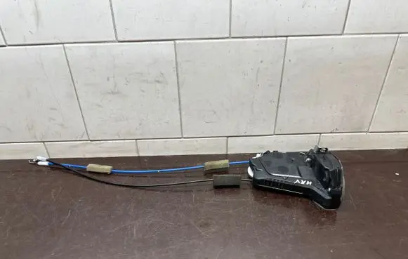 Honda HR-V Rear door lock L8814170F2