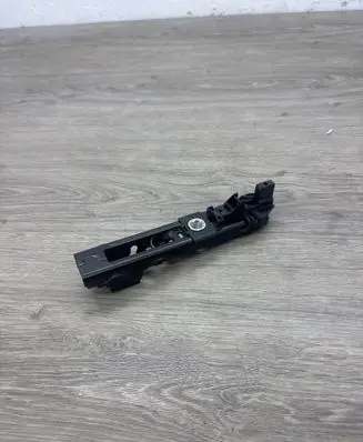 Volkswagen Golf VII Seat belt height adjuster 8V0857819