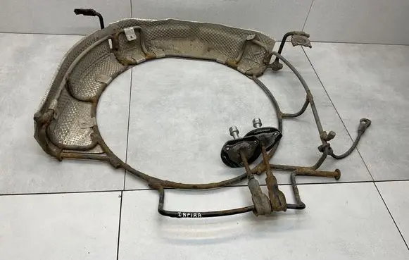 Opel Zafira C Spare wheel mounting bracket 