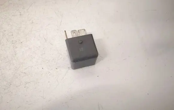 Toyota Avensis T250 Other relay 9008087030