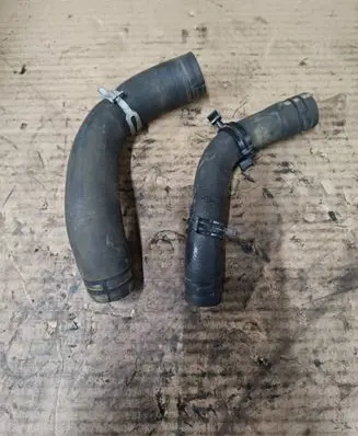 Coolant pipe/hose