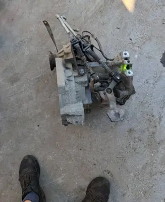 Volkswagen Golf V Manual 5 speed gearbox JCR