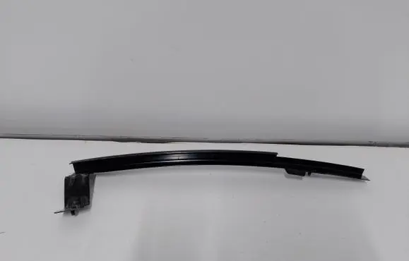 Mini Cooper Countryman R60 Rear door windshield rail 9803024