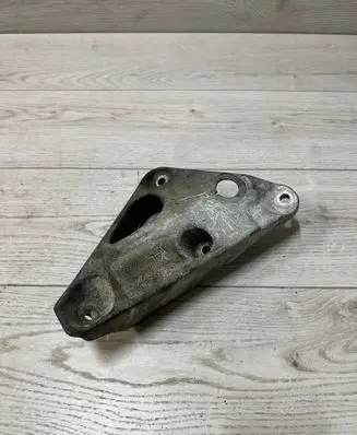 BMW 3 F30 F35 F31 Engine mounting bracket 6784823 ENAC46000 21038310