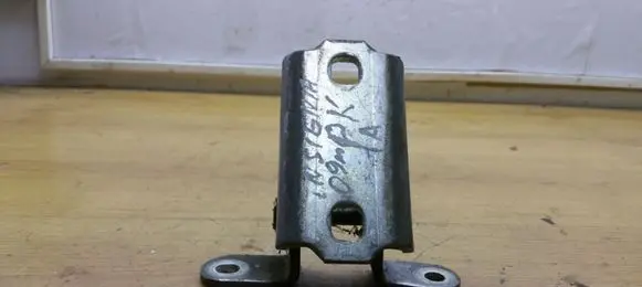 Opel Insignia A Front door lower hinge A046574