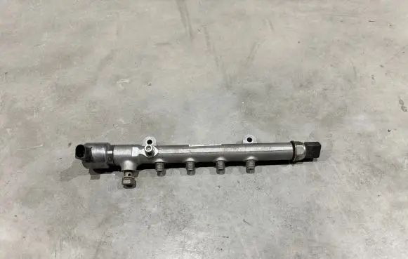 Mercedes-Benz A W176 Fuel main line pipe A6510700495 R9144Z240A 12112907482
