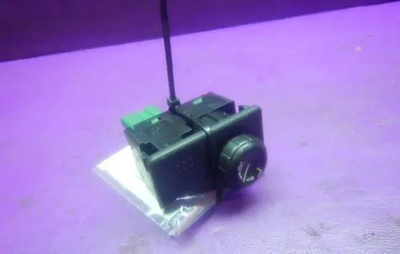 Wing mirror switch