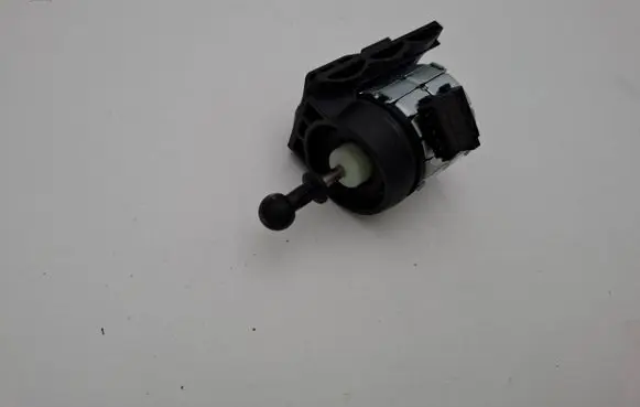 Headlight level adjustment motor