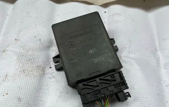 Mercedes-Benz E W211 Light module LCM A2115450432 2115450432