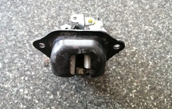 Nissan Almera Tino Tailgate/trunk/boot lock/catch/latch