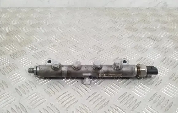 Volkswagen Touareg II Fuel main line pipe 057130089Q