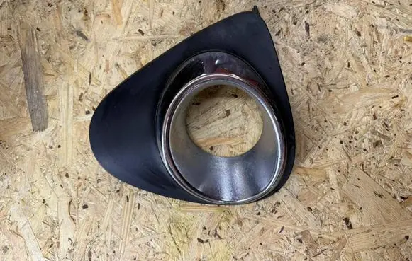 Toyota Avensis T270 Front fog light trim/grill 5204005010 5204005020 8148205010