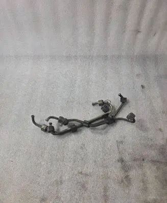 Volkswagen PASSAT B5 Fuel injector supply line/pipe 