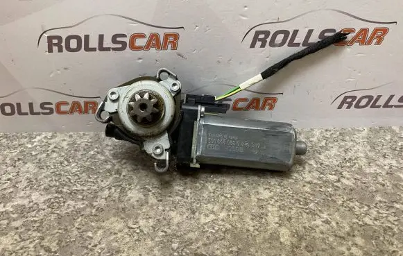 Mercedes-Benz E W211 Seat adjustment motor 0390203002 820418984