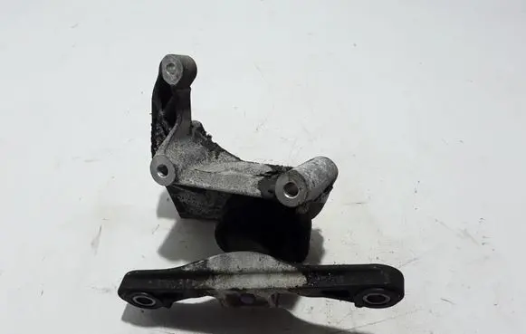 Engine mount bracket