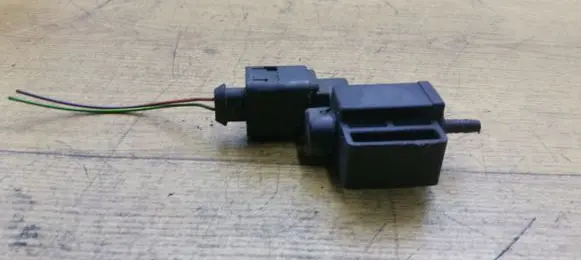 Audi A6 S6 C6 4F Vacuum valve 037906283C