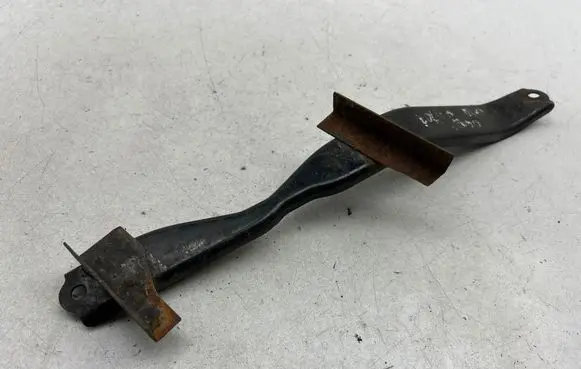 Toyota Corolla Verso AR10 Battery bracket 