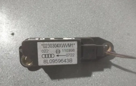 Audi A3 S3 8L Airbag deployment crash/impact sensor 8L0959643B 110398 0230304XWVM1