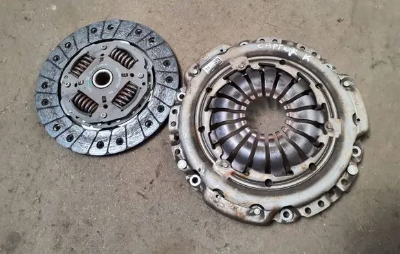 Renault Captur Clutch set kit 301012572R 302050736R