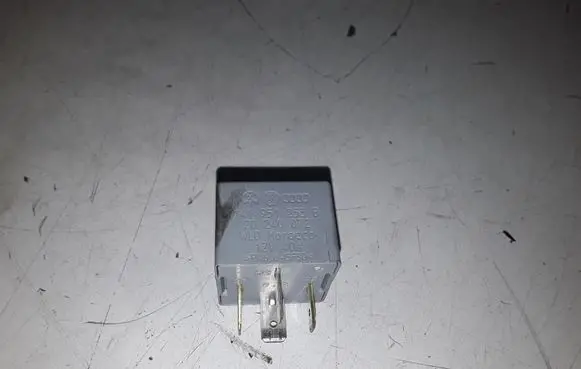 Volkswagen Multivan T5 Other relay 141951253B