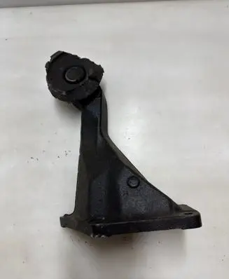 BMW 3 E46 Engine mounting bracket 6750108