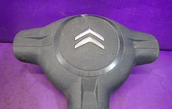 Steering wheel airbag