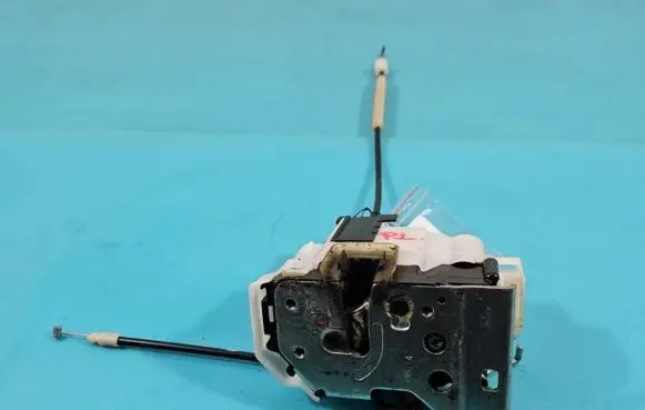 Opel Combo D Front door lock IMPRK1391569