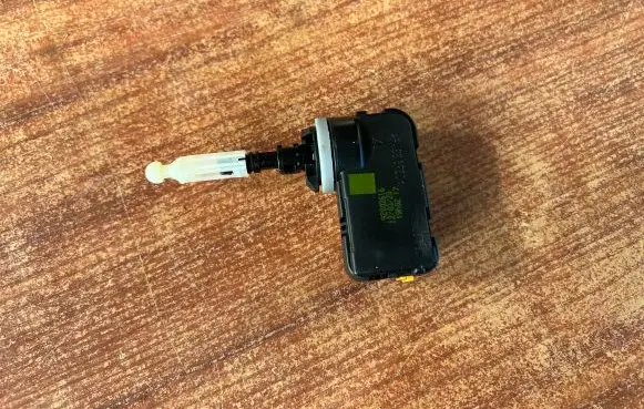 Volkswagen Transporter - Caravelle T6 Headlight level adjustment motor 5G0941295