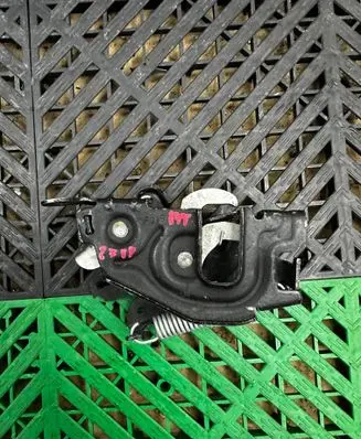 BMW 5 G30 G31 G38 Engine bonnet/hood lock/catch 7347409
