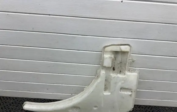 BMW 1 E81 E87 Windshield washer fluid reservoir/tank 7124231 9117842 7068998