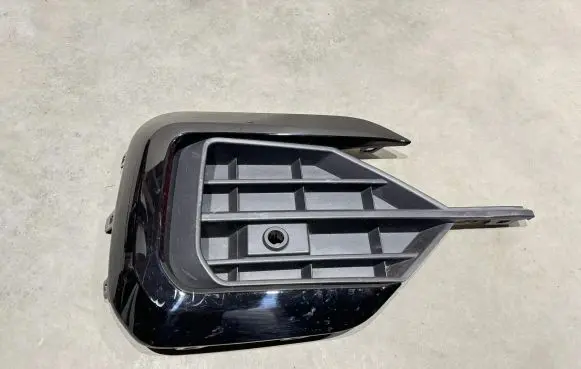 Volkswagen Touareg III Front bumper lower grill 760853664A