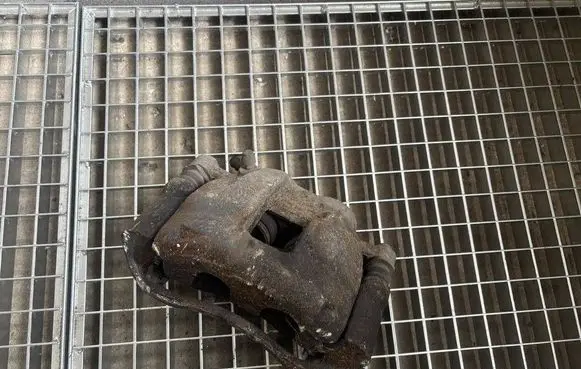 Front brake caliper