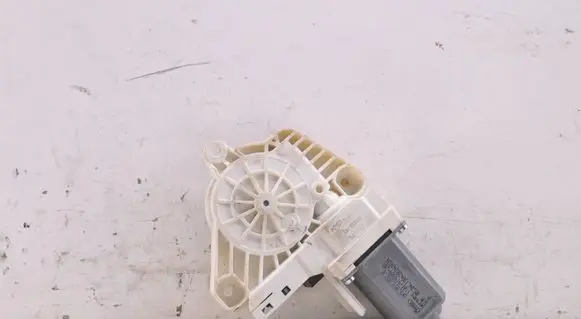 Audi Q3 8U Front door window regulator motor 8K0959802B