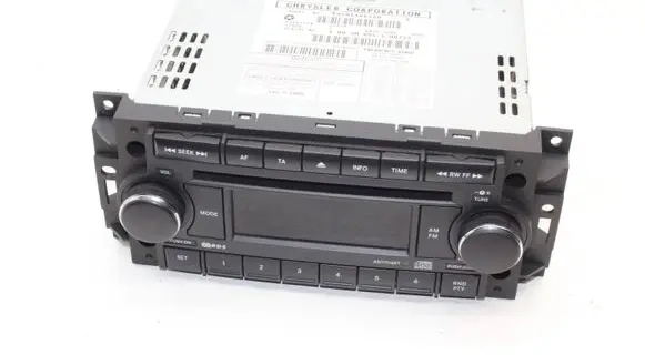 Jeep Grand Cherokee (WK) Radio/CD/DVD/GPS head unit P0506407AD