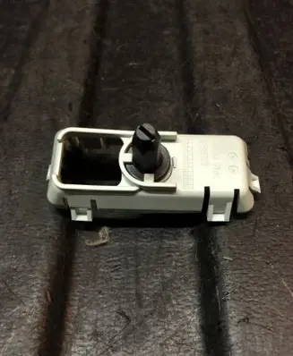 Mercedes-Benz E W213 Tail light bulb cover holder 633398