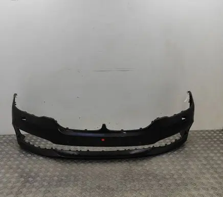BMW 5 G30 G31 Front bumper 7385336