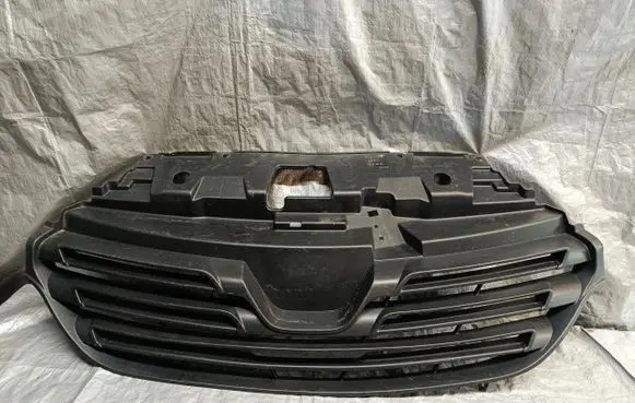 Renault Trafic III (X82) Front bumper upper radiator grill 623108673R