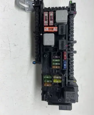 Mercedes-Benz E C207 W207 Fuse module 01670658 168298 1670660