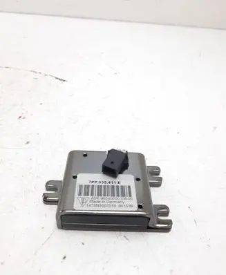 Front door high frequency speaker