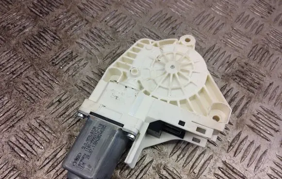 Skoda Yeti (5L) Front door window regulator motor 5L0959812A