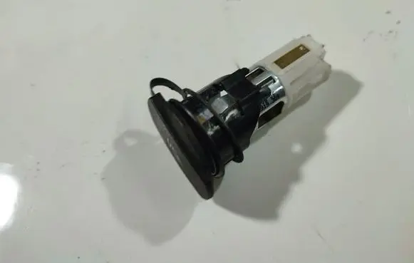 Toyota Yaris Cigarette lighter 