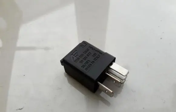 Volkswagen Touareg I Other relay 7M0951253C 29201077