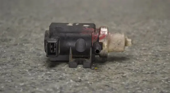 Volkswagen Golf IV Turbo solenoid valve 72190325