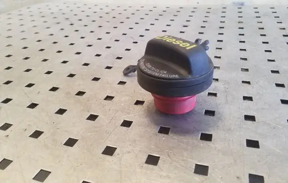 Volvo S60 Fuel tank filler cap 