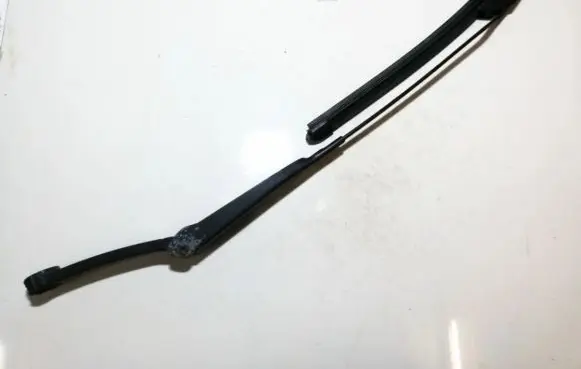Front wiper blade arm