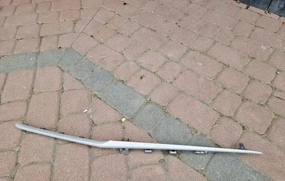 Opel Corsa F Dashboard glove box trim 39198297