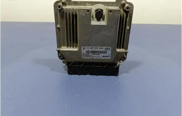 Opel Insignia A Engine control unit/module ECU 55576906