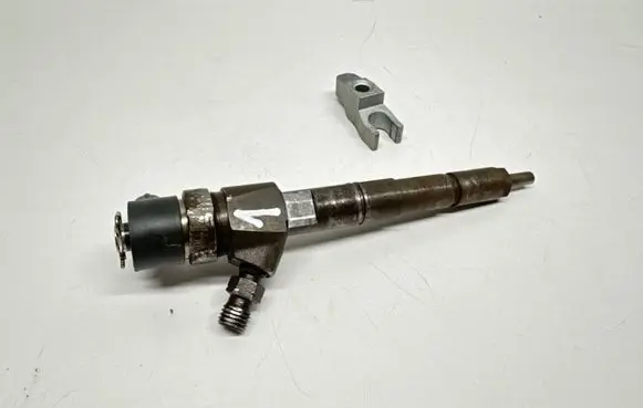 Fuel injector