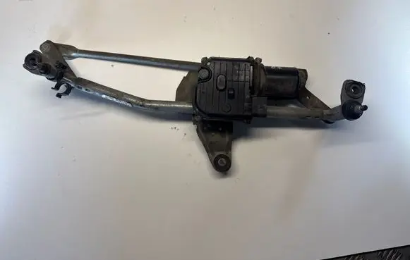 Volkswagen PASSAT B7 Front wiper linkage and motor A5361794 3AB955023