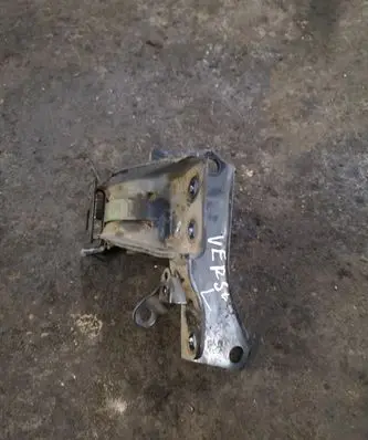 Toyota Corolla Verso AR10 Engine mount bracket